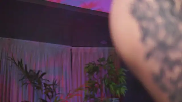 HotBustyBabeX live sex cam