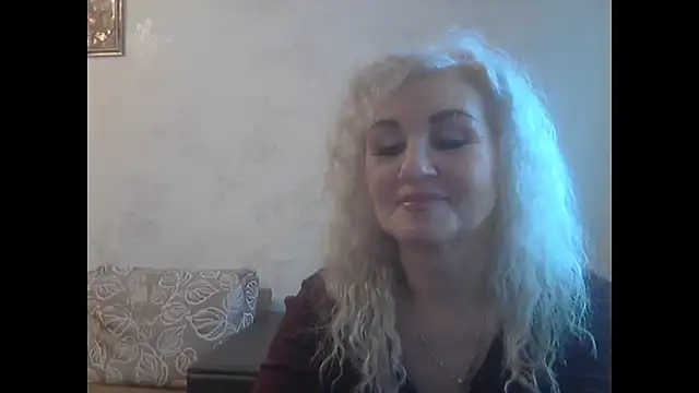 LadySexyBlond's cam snapshot