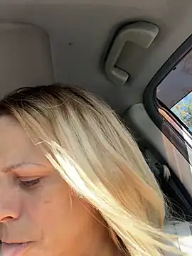 Hotslut187 live sex cam