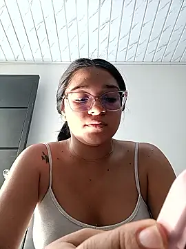 -VICKKY's cam snapshot