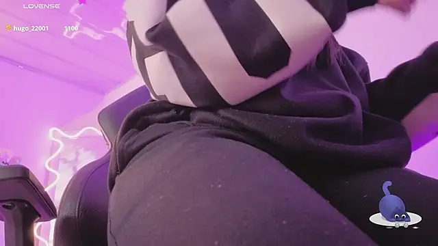 ZURY_TAY's cam snapshot