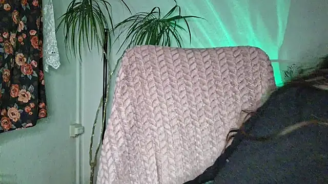 Cyndee_Winter's cam snapshot