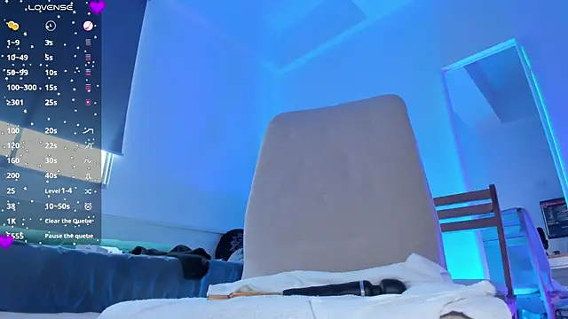 laura-hills18's cam snapshot