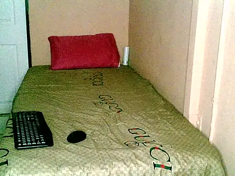 Cutenique's cam snapshot