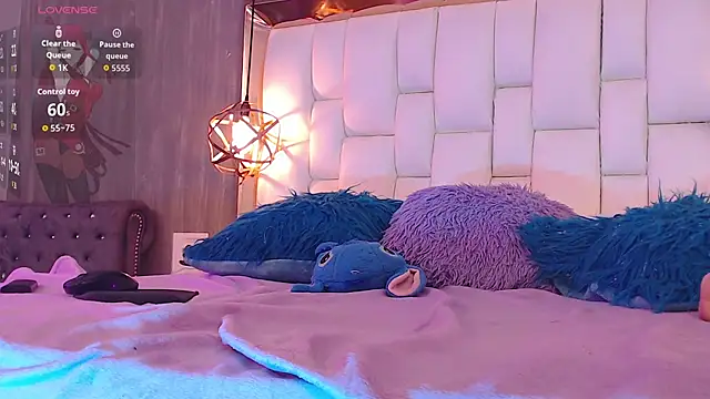 Foxxy_Doll live sex cam