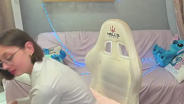 CharlyWines live sex cam