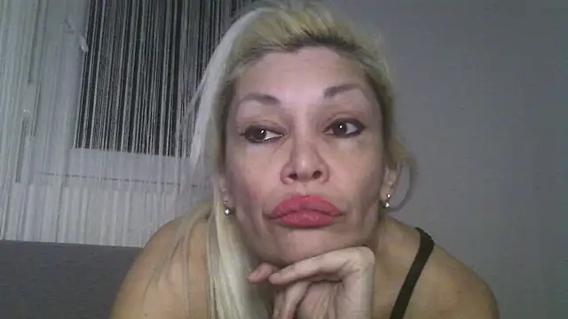 EvaaMina live sex cam