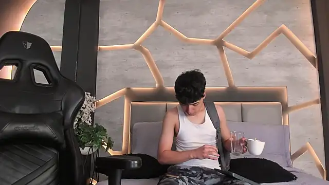 Matt_Wolf_'s cam snapshot