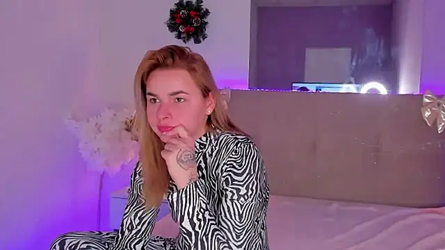 LunaHeadley's cam snapshot