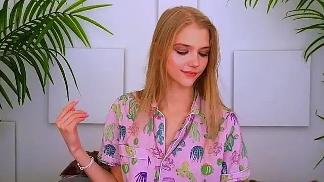 4example_Chloe's cam snapshot