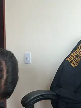 Alysson-- live sex cam