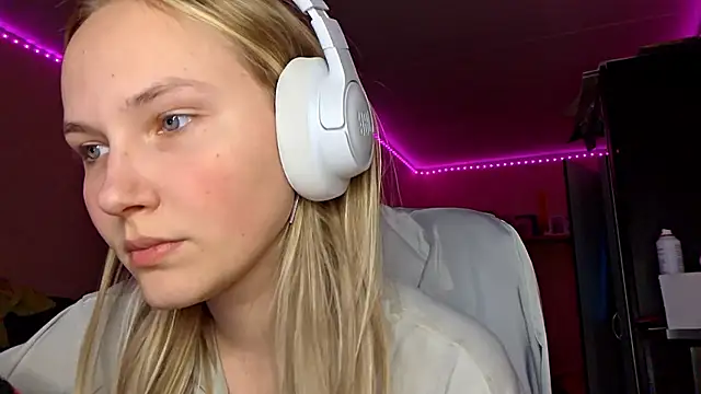 KarinRobertson's cam snapshot