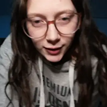 YoungLisaa18 live sex cam