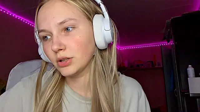 KarinRobertson's cam snapshot