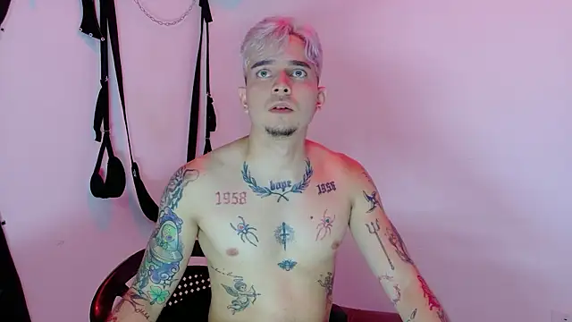 AliceandMax's cam snapshot