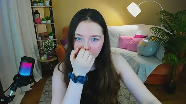 AlluringLookk's cam snapshot