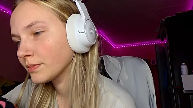 KarinRobertson live sex cam