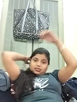 Hot-Pooja25 live sex cam