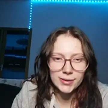 YoungLisaa18 live sex cam