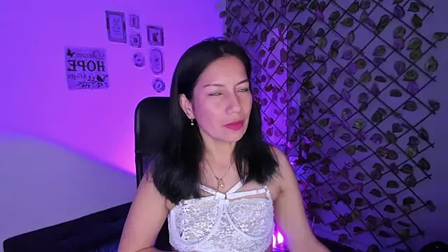 Megan_Collinss_'s cam snapshot