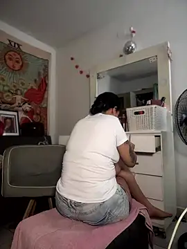 kiaraglam2 live sex cam