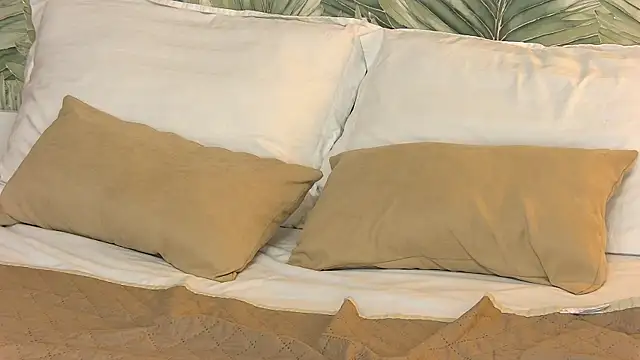 KatieBell live sex cam