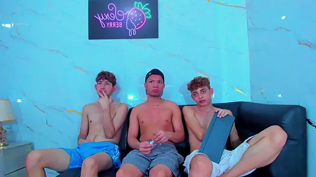 Room_boys_hot's cam snapshot