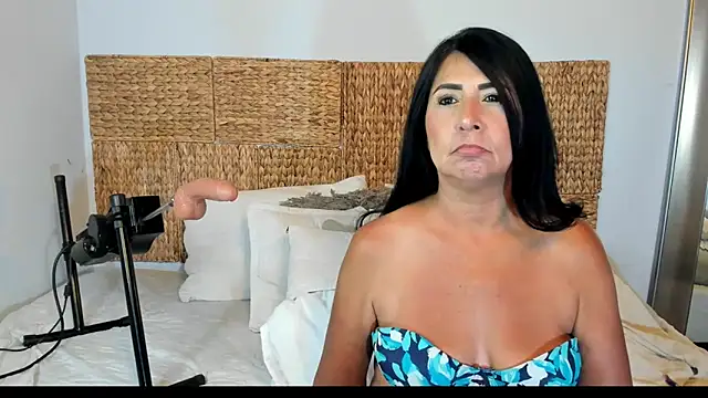 Jackiehmilf52 live sex cam