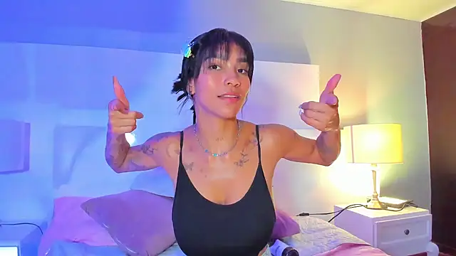 LauraAristizabal live sex cam