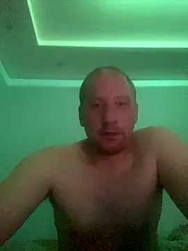 Krzysiekg123 live sex cam