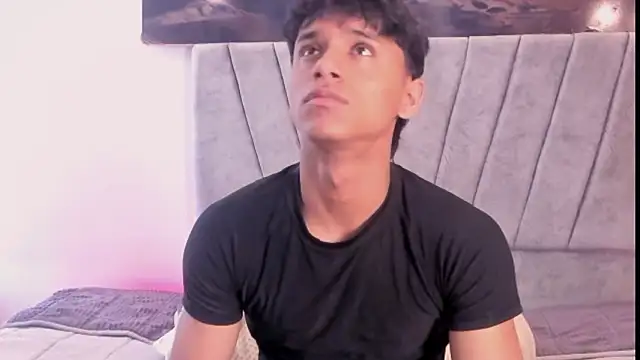 ZYZZ1312 live sex cam