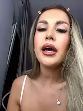 amiraroshen live sex cam