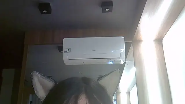 SkinnyKitten live sex cam