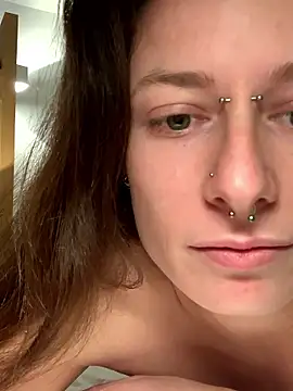 GoldenPussy1329's cam snapshot