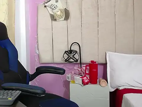 Coraliiine_'s cam snapshot