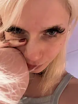 bunnyirisluv's cam snapshot