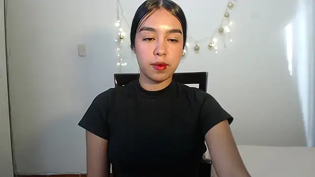 kyra_fox_'s cam snapshot