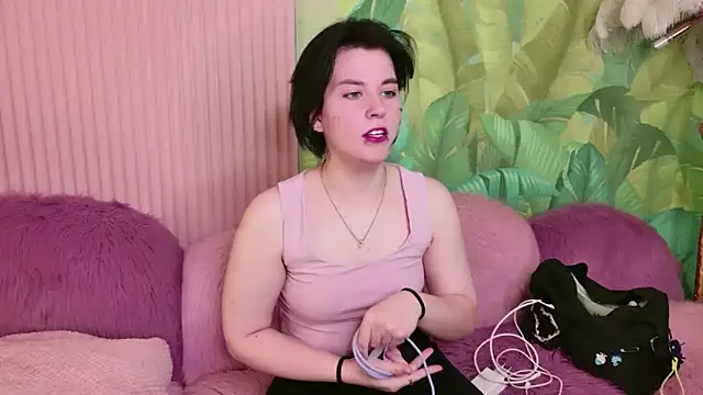 Milana_Cold live sex cam