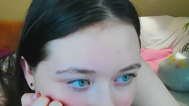 AlluringLookk's cam snapshot