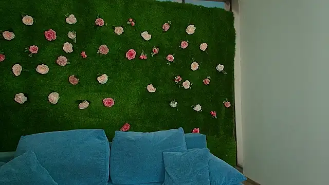 Huge_Titties_'s cam snapshot