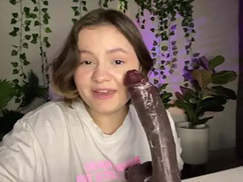 MoonIvy_'s cam snapshot