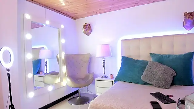 RoxaneBons's cam snapshot