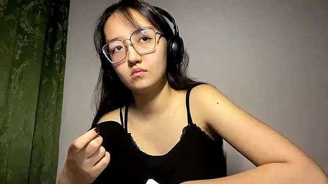 LinaClous live sex cam