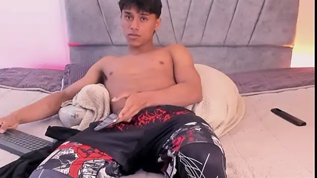 ZYZZ1312 live sex cam