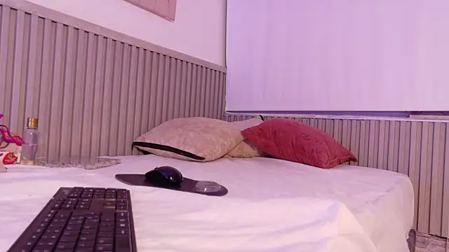 Scarlet_Vixen_'s cam snapshot