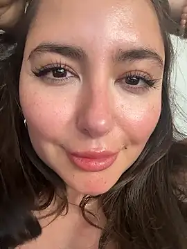 sukhakunis1 live sex cam