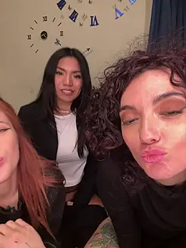 strawberry_queen2 live sex cam