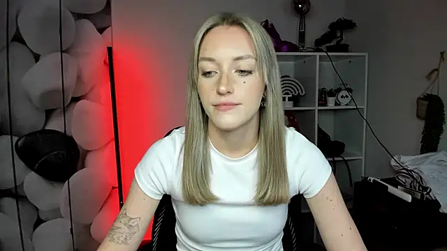 EvelynBlond's cam snapshot