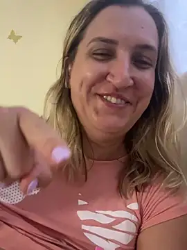 Bia_sexynovaes's cam snapshot