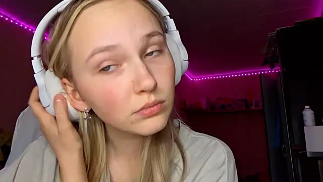 KarinRobertson's cam snapshot